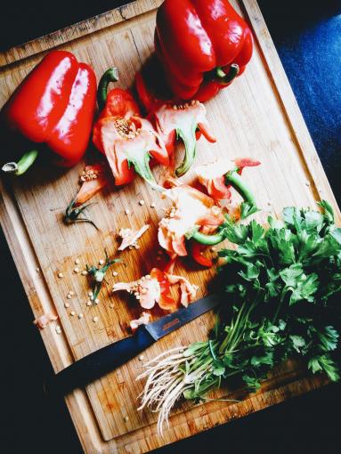 Zdjęcie - Krem z pieczonych pomidorów i papryki - Przepisy kulinarne ze zdjęciami