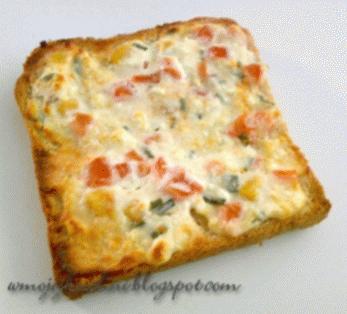 Zdjęcie - Tosty z feta zapiekane (albo pasta do chleba) - Przepisy kulinarne ze zdjęciami