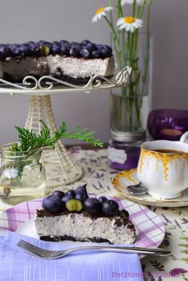 Zdjęcie - Dekadencki sernik na zimno z borówkami i gorzką czekoladą | U stóp Benbulbena - Przepisy kulinarne ze zdjęciami