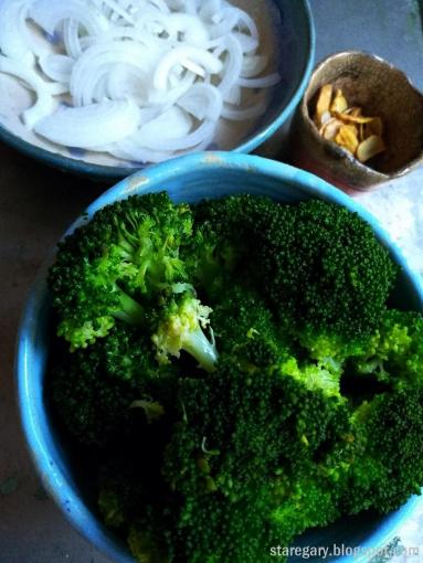 Zdjęcie - Brokuły z sosem ostrygowym - Przepisy kulinarne ze zdjęciami