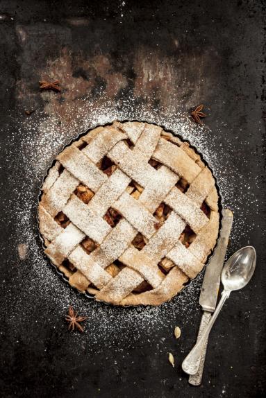 Zdjęcie - Ciasto z jabłkami z kratką - Przepisy kulinarne ze zdjęciami