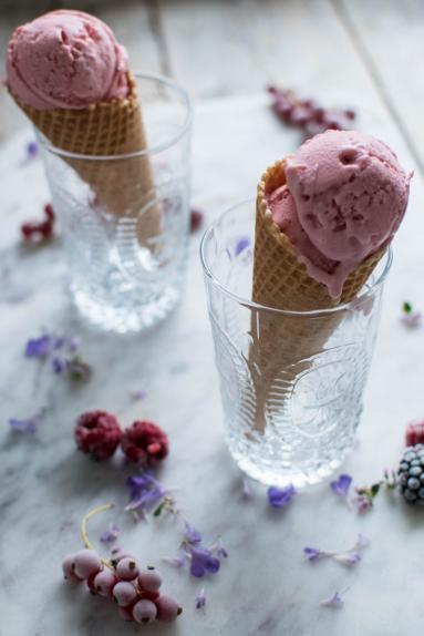 Zdjęcie - Domowe lody truskawkowe - Przepisy kulinarne ze zdjęciami