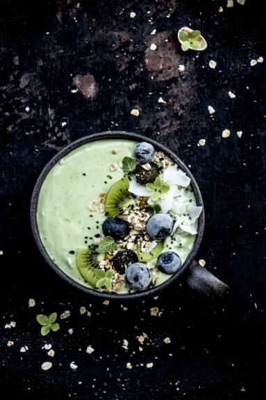 Zdjęcie - Zielone smoothie ze szpinakiem pełne polifenoli - Przepisy kulinarne ze zdjęciami