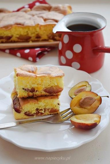 Zdjęcie - Łatwe ciasto ze śliwkami - Przepisy kulinarne ze zdjęciami