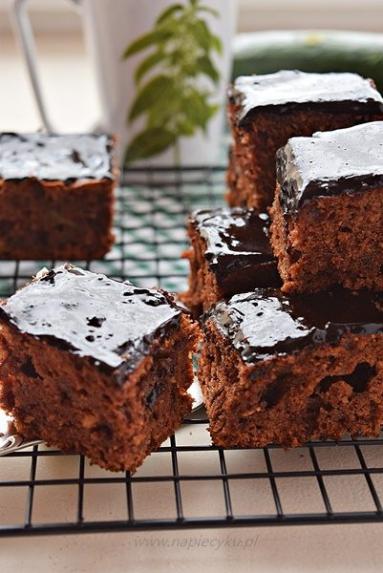 Zdjęcie - Ciasto czekoladowe z cukinią - Przepisy kulinarne ze zdjęciami