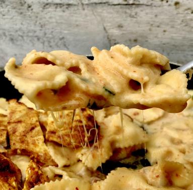 Zdjęcie - Pikantny makaron z serem - Przepisy kulinarne ze zdjęciami