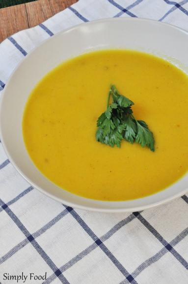 Zdjęcie - Dyniowa zupa krem z curry - Przepisy kulinarne ze zdjęciami