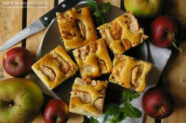 Zdjęcie - Ciasto jabłkowe z cynamonem - Przepisy kulinarne ze zdjęciami