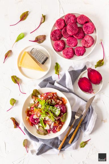 Zdjęcie - Buraczane gnocchi z szynką parmeńską i parmezanem - Przepisy kulinarne ze zdjęciami