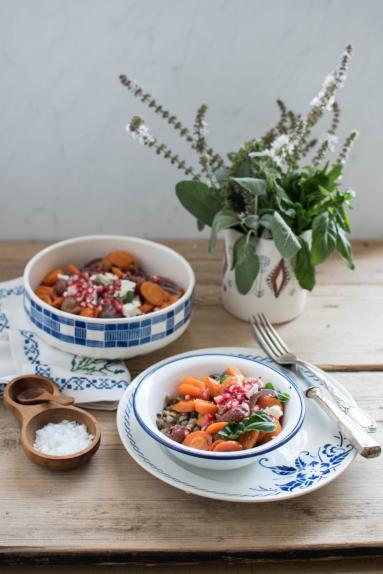 Zdjęcie - Sałatka z pieczonymi warzywami i kaszą - Przepisy kulinarne ze zdjęciami
