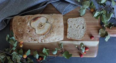 Zdjęcie - Chleb jabłkowy - Przepisy kulinarne ze zdjęciami