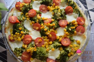 Zdjęcie - Tarta z ciasta francuskiego z warzywami i mozzarellą - Przepisy kulinarne ze zdjęciami