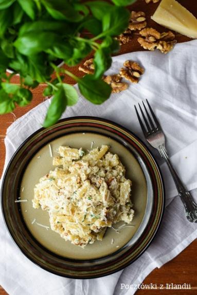 Zdjęcie - Kuchnia dla zabieganych: Maccheroni z orzechami włoskimi, bazylią i ricottą | U stóp Benbulbena - Przepisy kulinarne ze zdjęciami