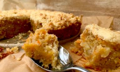 Zdjęcie - Jesienne ciasto z kruszonką - Przepisy kulinarne ze zdjęciami