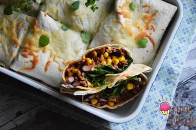 Zdjęcie - Tortille po meksykańsku zapiekane - Przepisy kulinarne ze zdjęciami