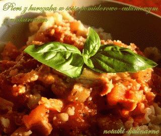 Zdjęcie - Pierś kurczaka w sosie pomidorowo-cukiniowym z makaronem - Przepisy kulinarne ze zdjęciami