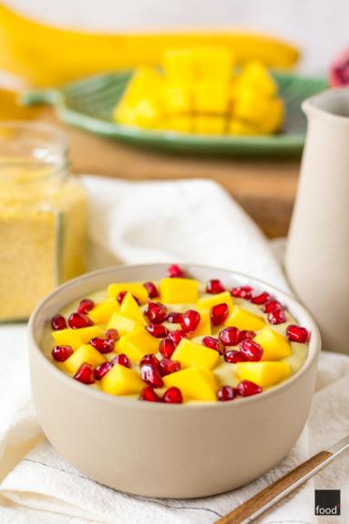 Zdjęcie - Budyń jaglany z mango, bananem i granatem - Przepisy kulinarne ze zdjęciami