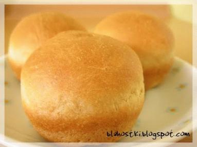 Zdjęcie - Drożdżowe muffiny z brzoskwiniami - Przepisy kulinarne ze zdjęciami