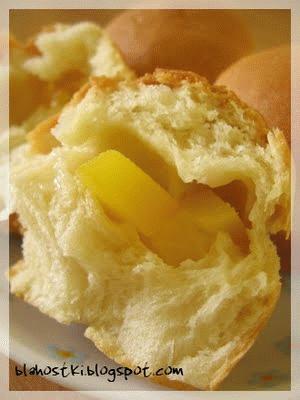 Zdjęcie - Drożdżowe muffiny z brzoskwiniami - Przepisy kulinarne ze zdjęciami
