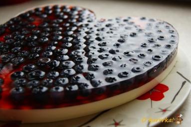Zdjęcie - Jogurtowa panna cotta z galaretką i owocami - Przepisy kulinarne ze zdjęciami