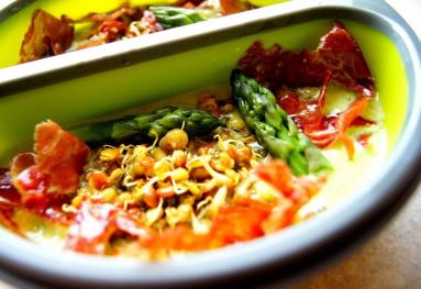 Zdjęcie - Zupa szparagowo-chrzanowa z kiełkami - Przepisy kulinarne ze zdjęciami