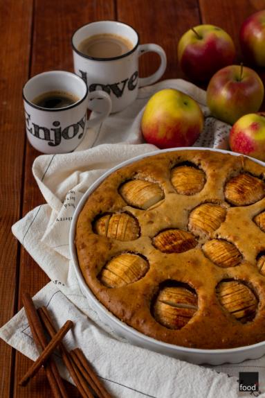 Zdjęcie - Clafoutis z jabłkami i cynamonem - Przepisy kulinarne ze zdjęciami