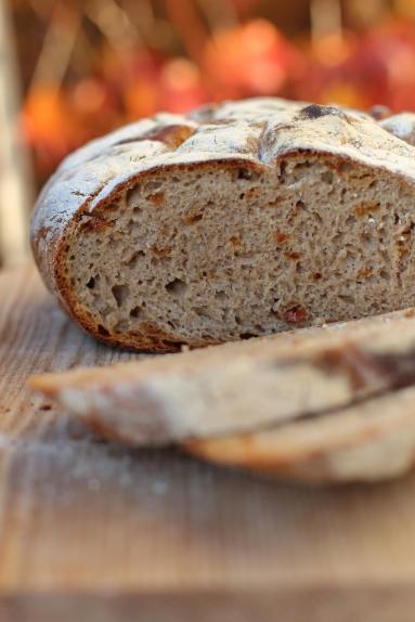 Zdjęcie - Chleb cebulowy pieczony w garnku - Przepisy kulinarne ze zdjęciami