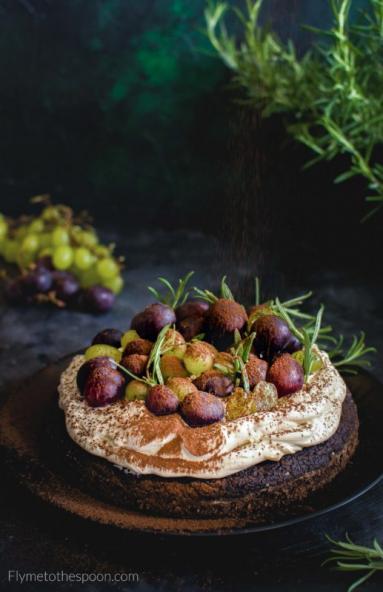 Zdjęcie - Czekoladowe ciasto ziemniaczane z kremem kawowym - Przepisy kulinarne ze zdjęciami