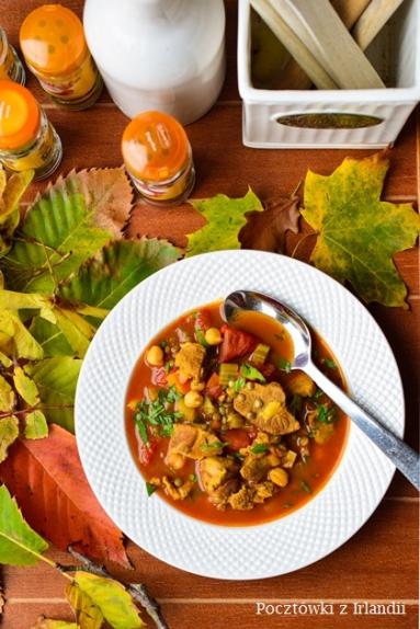 Zdjęcie - Aromatyczna zupa z jagnięciny z ciecierzycą i zieloną soczewicą | U stóp Benbulbena - Przepisy kulinarne ze zdjęciami