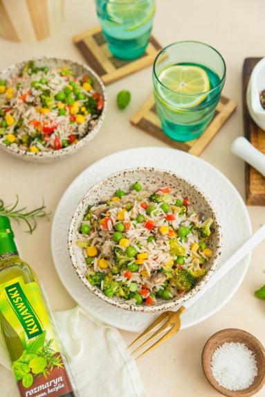 Zdjęcie - Ryż smażony z warzywami i kukurydzą - Przepisy kulinarne ze zdjęciami