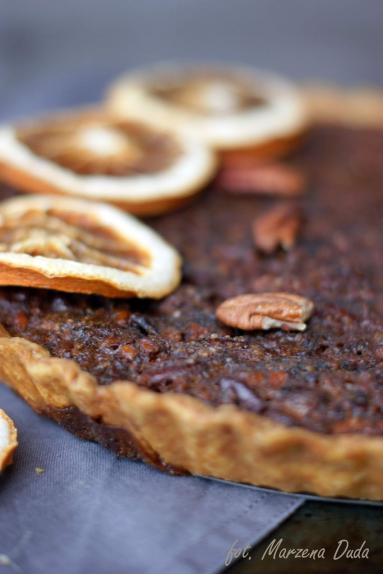 Zdjęcie - Tarta imbirowa z orzechami pecan (Pecan pie) - Przepisy kulinarne ze zdjęciami