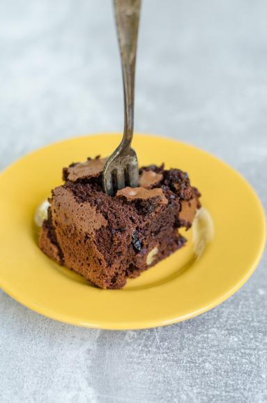 Zdjęcie - Brownie z żurawiną i orzechami włoskimi - Przepisy kulinarne ze zdjęciami