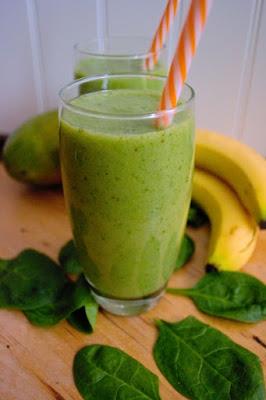 Zdjęcie: ZIELONY KOKTAJL (SZPINAK, BANAN, MANGO) Zdjęcie - ZIELONY KOKTAJL (SZPINAK, BANAN, MANGO) - Przepisy kulinarne ze zdjęciami