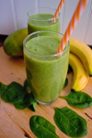 Zdjęcie: ZIELONY KOKTAJL (SZPINAK, BANAN, MANGO) Zdjęcie - ZIELONY KOKTAJL (SZPINAK, BANAN, MANGO) - Przepisy kulinarne ze zdjęciami