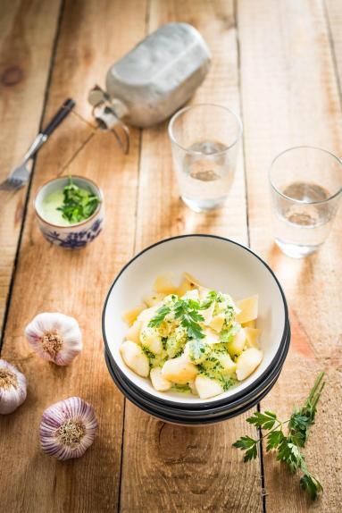 Zdjęcie - Kopytka ziemniaczane w sosie ziołowym - Przepisy kulinarne ze zdjęciami