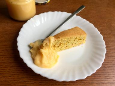 Zdjęcie - Delikatne ciasto szafranowe - Przepisy kulinarne ze zdjęciami