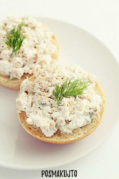 Zdjęcie - Na kanapki : pasta z wędzonej makreli i twarogu - Przepisy kulinarne ze zdjęciami