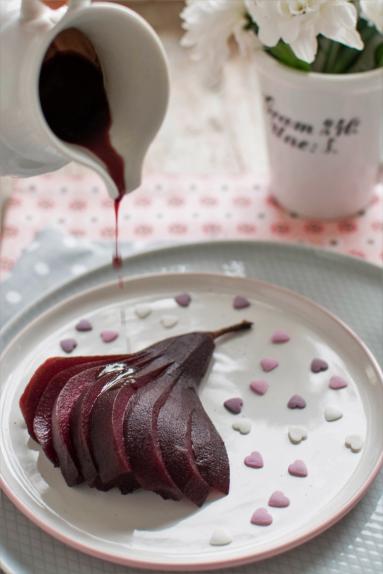 Zdjęcie - Walentynkowa gruszka w czerwonym winie - Przepisy kulinarne ze zdjęciami