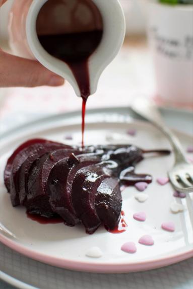 Zdjęcie - Walentynkowa gruszka w czerwonym winie - Przepisy kulinarne ze zdjęciami