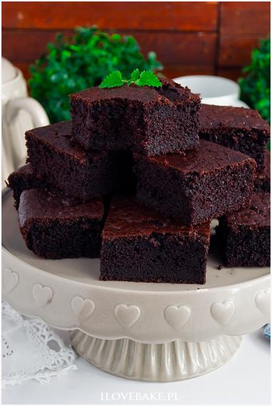 Zdjęcie - Ciasto czekoladowe na maślance - Przepisy kulinarne ze zdjęciami