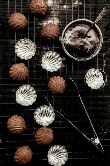 Zdjęcie - Wegańskie magdalenki z mąki gryczanej czekoladowe - Przepisy kulinarne ze zdjęciami