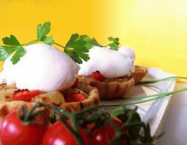 Zdjęcie - Jajka w koszulkach kładzione na tartinkach cukiniowych. - Przepisy kulinarne ze zdjęciami