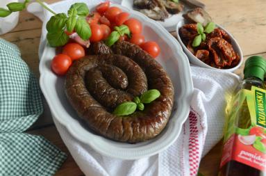 Zdjęcie - Kiszka ziemniaczana z suszonymi pomidorami i bazylią - Przepisy kulinarne ze zdjęciami