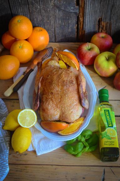 Zdjęcie - Kaczka pieczona z jabłkami w soku pomarańczowym - Przepisy kulinarne ze zdjęciami