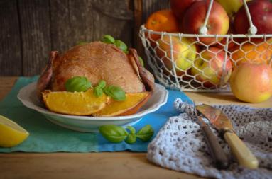 Zdjęcie - Kaczka pieczona z jabłkami w soku pomarańczowym - Przepisy kulinarne ze zdjęciami