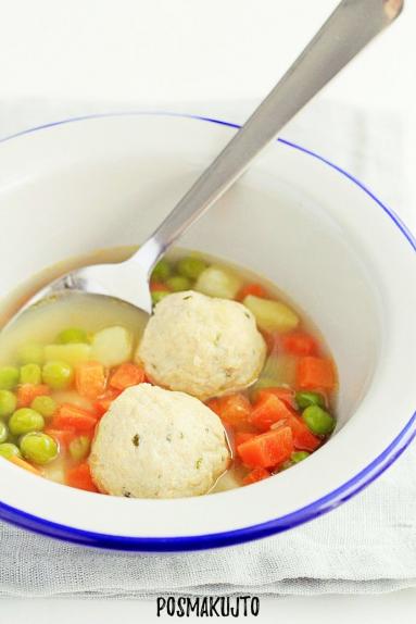 Zdjęcie - Lekka zupa z pulpetami z indyka, marchewką i groszkiem - Przepisy kulinarne ze zdjęciami