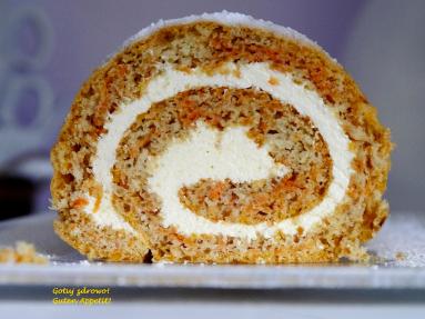 Zdjęcie - Rolada marchewkowa z kremem budyniowym - Przepisy kulinarne ze zdjęciami