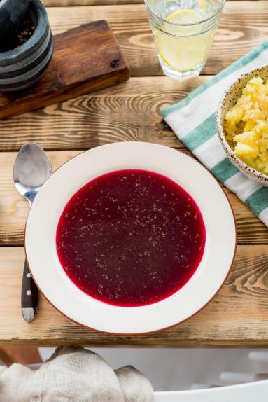 Zdjęcie - Barszcz czerwony z tłuczonymi ziemniakami i omastą z cebuli - Przepisy kulinarne ze zdjęciami