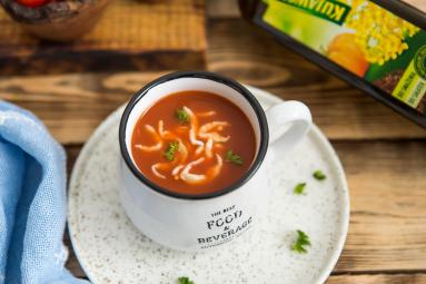 Zdjęcie - Zupa pomidorowa z lanymi kluskami - Przepisy kulinarne ze zdjęciami