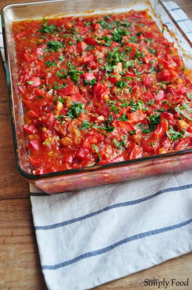 Zdjęcie - Udka zapiekane w sosie pomidorowo-paprykowym - Przepisy kulinarne ze zdjęciami
